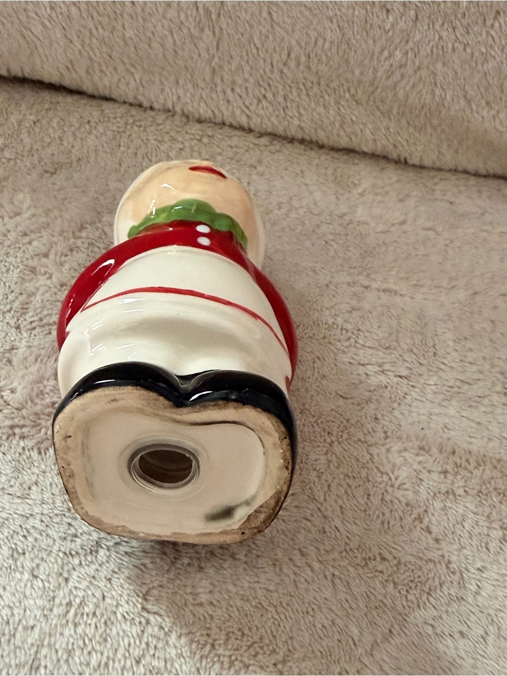 Vintage Santa And Mrs. Claus Salt & Pepper Shakers Kissing Winking - Picture 11 of 12